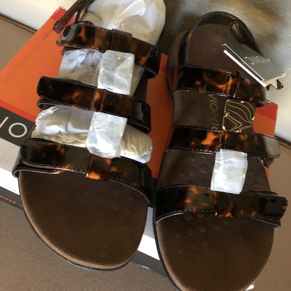 vionic rest amber sandals